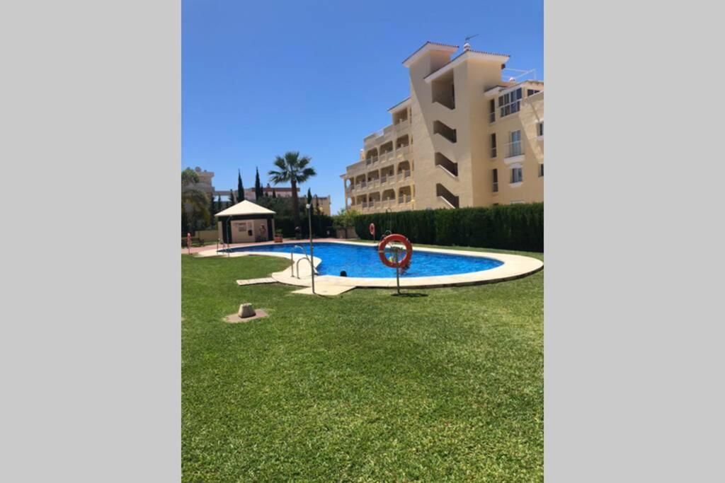 Appartement Residencia Playaquebrada เบนัลมาเดนา ภายนอก รูปภาพ
